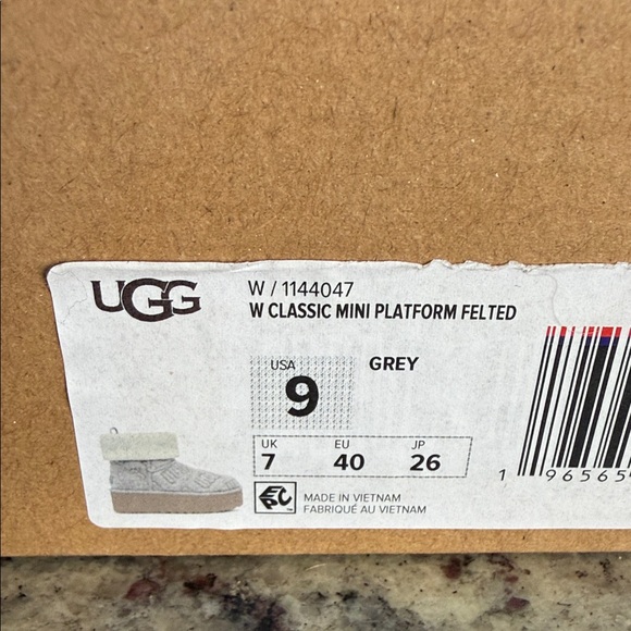 UGG Women's Cozy Gray and Cream Platform Slippers - Picture 2 of 6